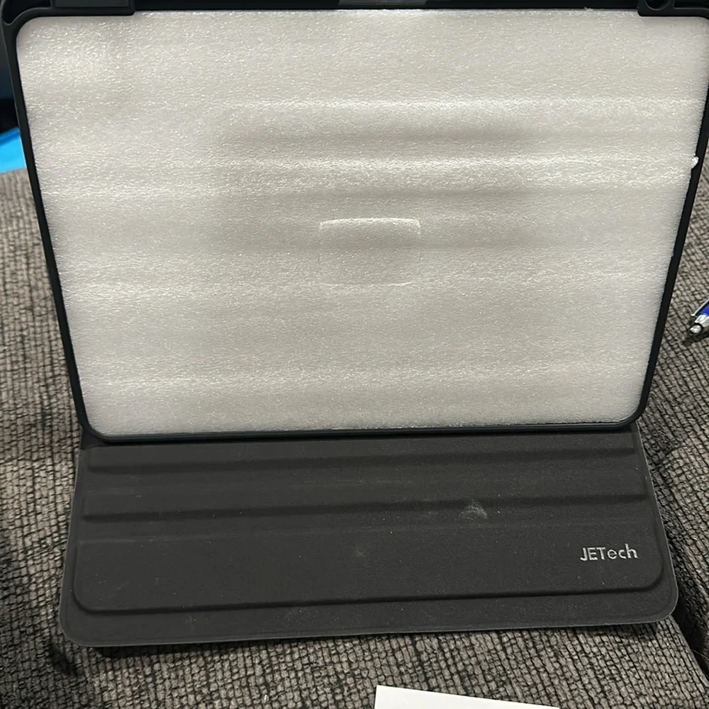 NWT Protective case for iPad Pro 11 inch 3/4